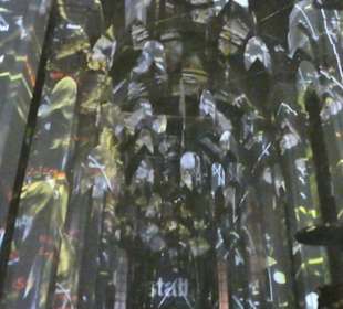 Heilig-Geist-Kirche: Installation „Unter Flügeln“ 