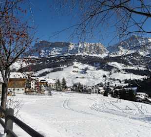 Skigebiet Badia mit Blick auf Heiligkreuz