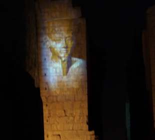 Lichtershow im Karnak Tempel