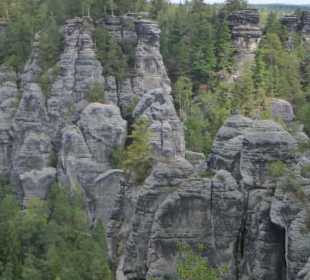 Blick auf die Felslandschaft im Bastei-Massiv