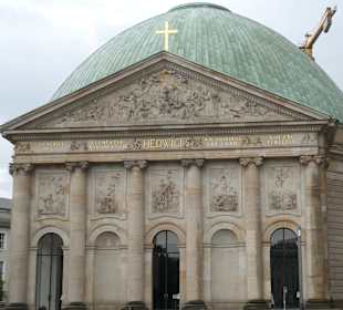 Am Bebelplatz in Berlin Mitte