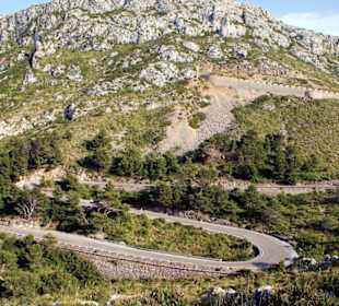 Serpentinen führen zum Kap Formentor