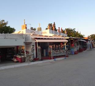 Viele Geschäfte an der Hauptstraße