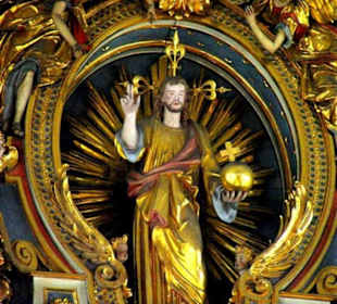 Alles vergoldet am Altar