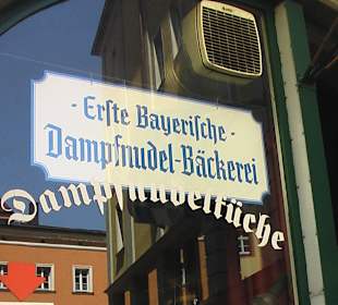 Beim Dampfnudel Ulli 