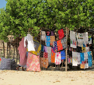 Kleiner Verkaufsstrand auf der Insel