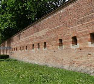 Escarpenmauer