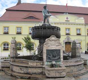 Der Brunnen vor dem Rathaus