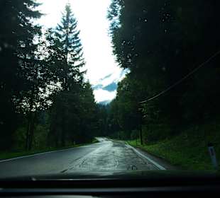 Teilweise auch nasse Fahrbahn 