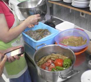 Zubereitung der gefüllten Weinblätter