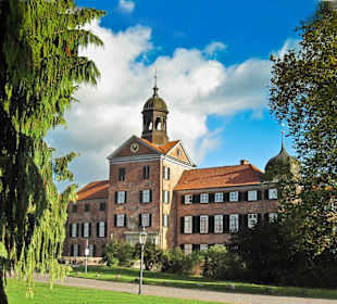 Парк Замка Ойтин. Золотая осень.