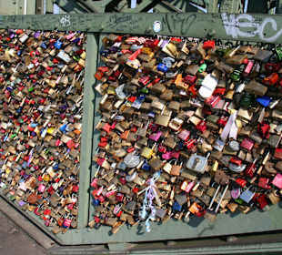 Schlösser an der Hohenzollernbrücke
