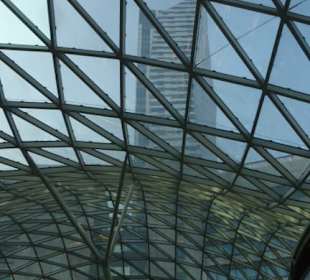 Blick durch das Glasdach der Goldenen Terrassen