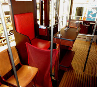 Rundgang durch die Fahrzeughallen