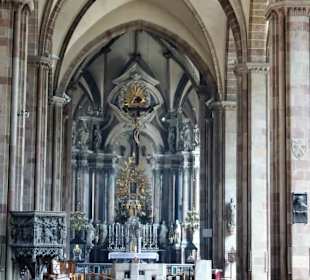 Blick in das Kirchenschiff