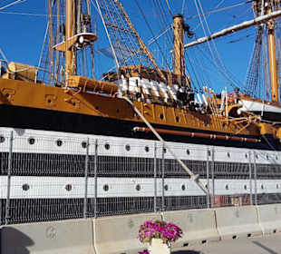 Schiff im Hafen Maó