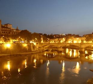 Wieczorny spacer nad Tybrem