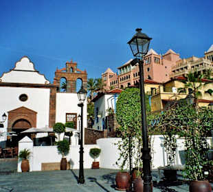 Einkaufszentrum und Hotel