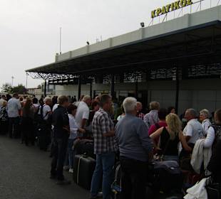 Flughafengebäude von außen