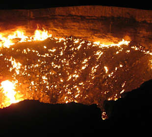 Feuerkrater in der Wüste