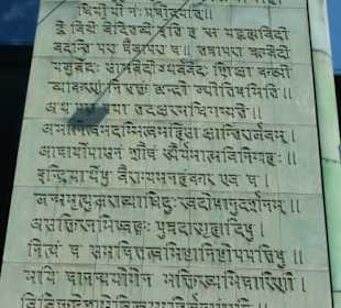 Große Tafeln an der Universitätsbibliothek