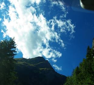 Blick hoch zu den Bergen