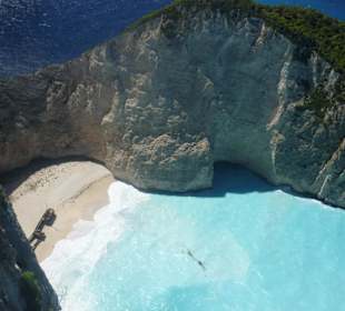 Blick aufs Schiffswrack bei der Inselrundfahrt