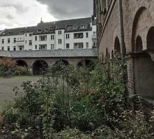 Kreuzgang mit "Paradiesgarten"