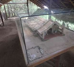 Modell eines Langhauses der Monteña-Kultur