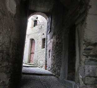 Der wunderschöne Bergort Stazzona