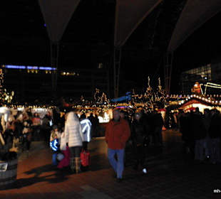 Weihnachtsmarkt zwischen Term.1 und Term.2