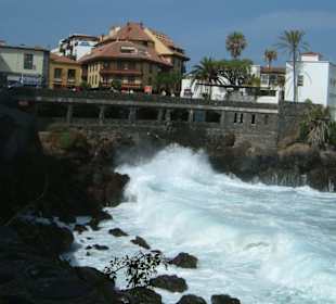 Meeresbrandung in Puorto La Cruz