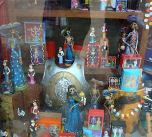 Leicht morbider Souvenirshop