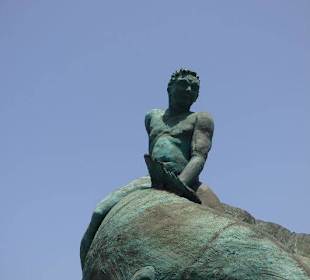 Brunnen vor dem Leuchtturm