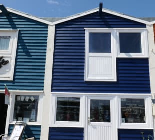 Blick zu den Helgoländer Hummerbuden am Südhafen