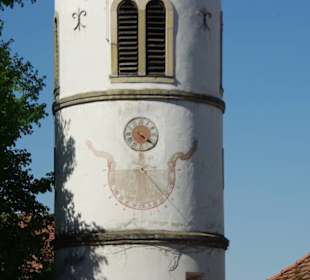 Der Turm mit Sonnenuhr