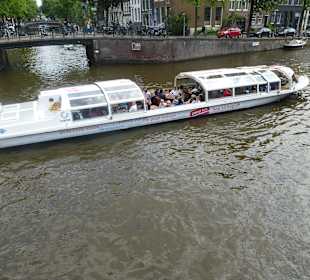 Blick von einer Brücke auf die Gracht