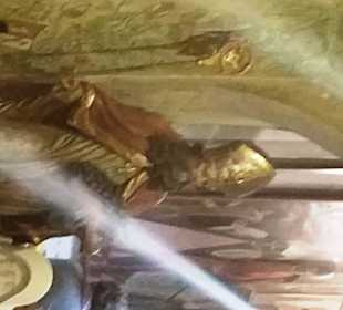Alte Figuren Wandmalereien im Gastraum