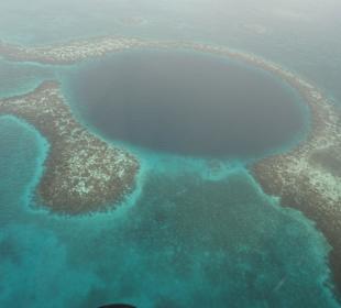 The Great Blue Hole (Rundflug)