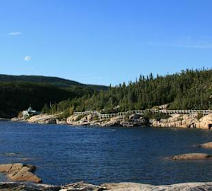 Schöner Weg am St.-Lorenz-Strom in Tadoussac