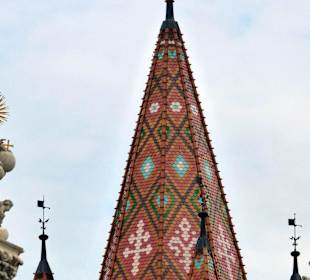 Herrliche Dacheindeckung der zweiten Turmspitze