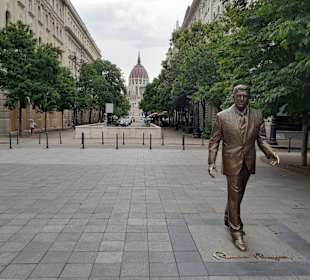 Ronald Reagan Statue in Budapest