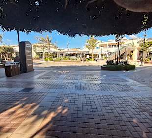 Festival Park Outlet Center