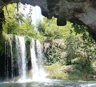Der Alexanderfall aus Höhle gesehen