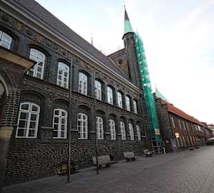 Rathausfront in der Breite Straße