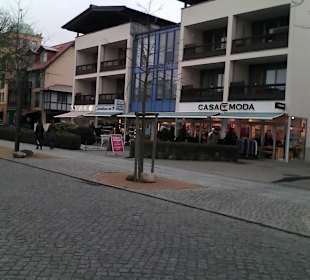 Seestraße mit Geschäften u. Restaurants