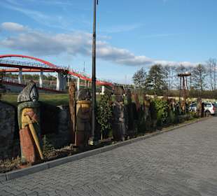 Rzeźby na terenie Gospody