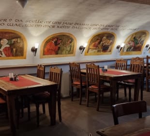 Es läßt sich feiern im Kellergewölbe.