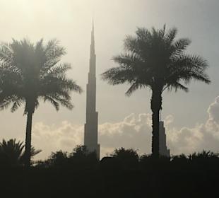 Blick zum Khalifa an der Moschee