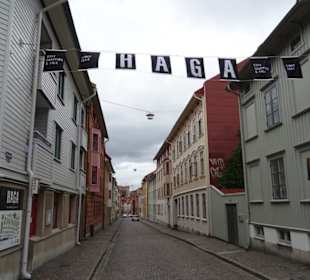 Eine ruhige Gasse im Stadtviertel